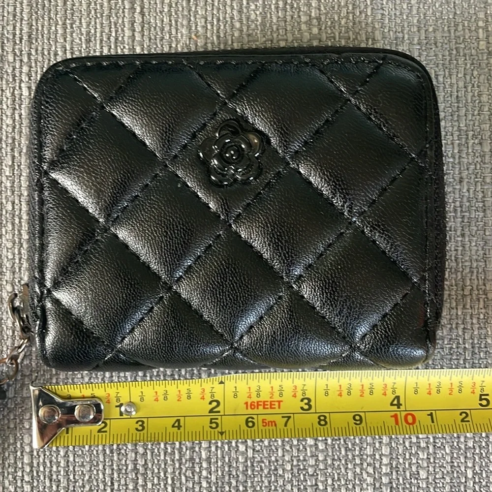NWOT black wallet. Room for at least 4 cards